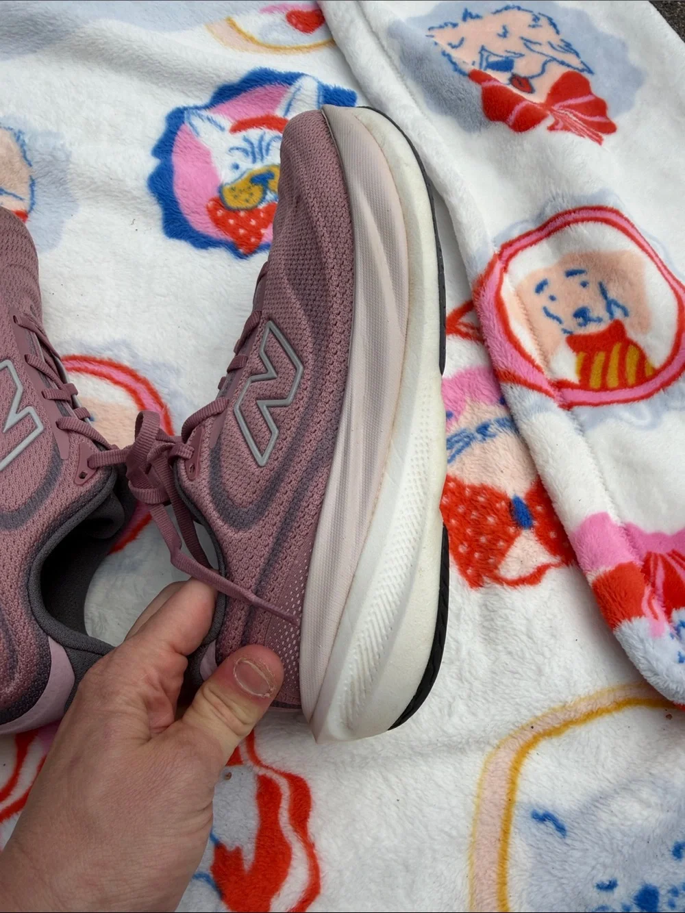 New Balance Women's EUC 1080v15, size 8 - Picture 14 of 15